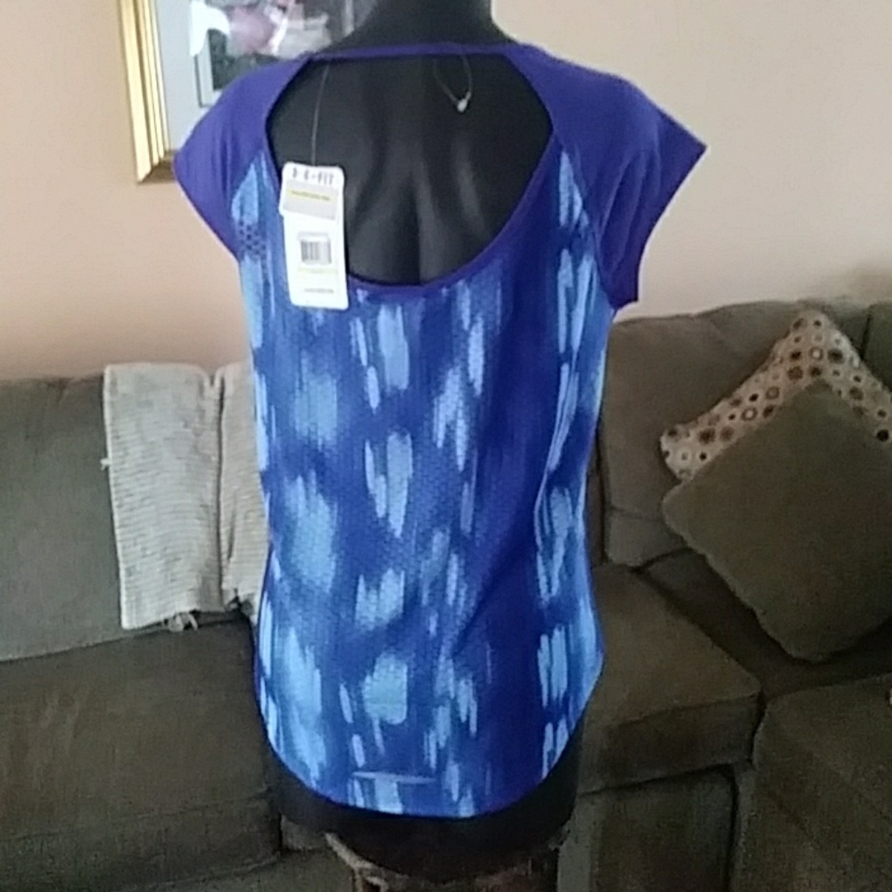 Brand New Under Armour Top - Picture 2 of 3